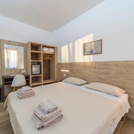 Mentana - By Devona 4* Parma